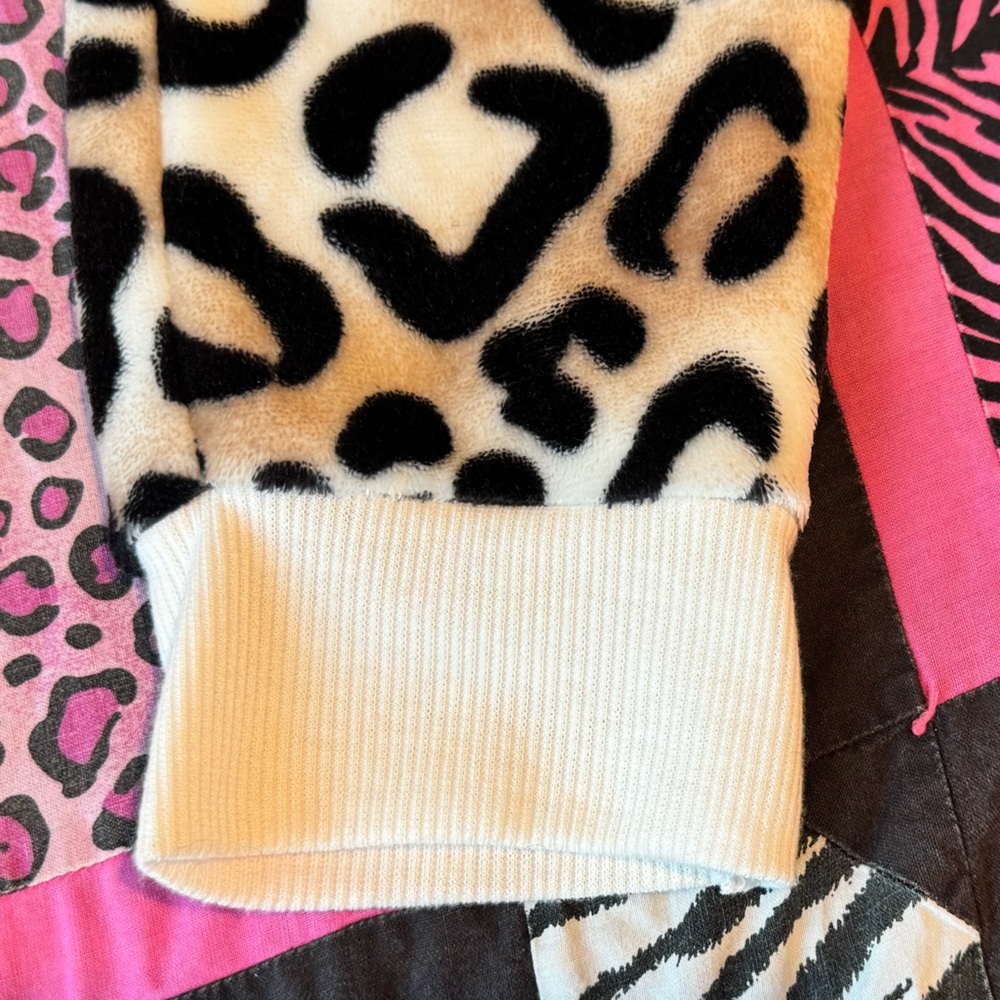Secret Treasures Animal Print Joggers with Cream Accents - Picture 6 of 7